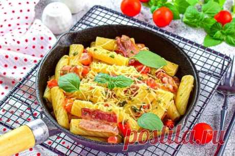 Макароны С Беконом И Сыром На Сковороде Макароны с беконом и сыром на сковороде - это отличный вариант сытного обеда или ужина. Получается нереально вкусное блюдо.