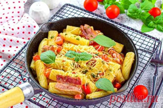 Макароны С Беконом И Сыром На Сковороде Макароны с беконом и сыром на сковороде - это отличный вариант сытного обеда или ужина. Получается нереально вкусное блюдо.