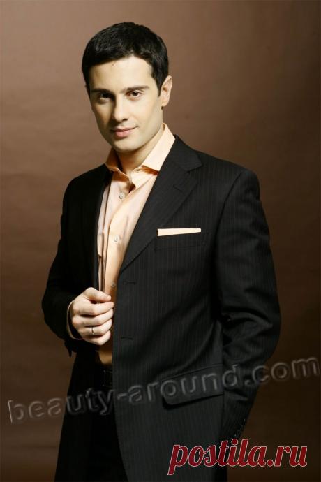 Ярослав Бойко (род. 14 мая 1970 года, Киев, Украинская ССР, СССР) - российский и украинский актёр театра и кино. Его фильмы: &quot;Прииск&quot;, &quot;Звезда эпохи&quot;, &quot;Неотложка&quot;, &quot;Ваша честь&quot;, &quot;Команда&quot;, &quot;Анна Каренина&quot;. Подробнее: https://beauty-around.com/tops/item/45-samyue-krasivyie-russian-actors | Самые красивые современные российские актёры (Топ-25)