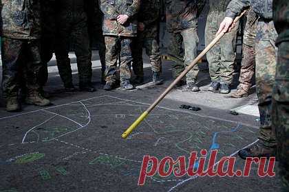 Стало известно о переходе австралийского нациста к ВСУ для борьбы с Россией. Австралийский преступник, связанный с неонацистами и международным терроризмом, решил участвовать в боевых действиях на стороне Вооруженных сил Украины (ВСУ). В публикации уточняется, что речь идет о Дэниеле Ньюмане, обладающем связями с неонацистами в штатах Новый Южный Уэльс, Виктория и группировки Combat 18.