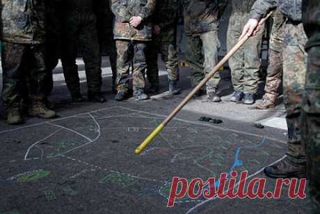 Стало известно о переходе австралийского нациста к ВСУ для борьбы с Россией. Австралийский преступник, связанный с неонацистами и международным терроризмом, решил участвовать в боевых действиях на стороне Вооруженных сил Украины (ВСУ). В публикации уточняется, что речь идет о Дэниеле Ньюмане, обладающем связями с неонацистами в штатах Новый Южный Уэльс, Виктория и группировки Combat 18.