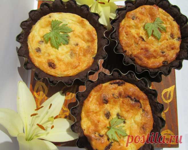 Сырник с изюмом в шоколадной корзиночке из песочного теста!