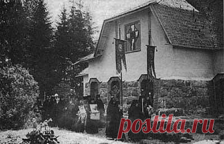 ЛИНТУЛЬСКИЙ СВЯТО-ТРОИЦКИЙ МОНАСТЫРЬ (пос. Огоньки, Выборгский р-н). Первый жен. мон. в Финляндии. Осн. в 1894 тайным советником Ф.П. Нероновым в приобретенной для этой цели усадьбе Линтула.В 1939 в связи с нач. Сов.-финл. войны все 40 монахинь уехали в Финляндию, удалось спасти только чтимую Иерусалимскую икону Божией Матери. В ходе воен. действий в 1939-44 разрушены здания церкви и приюта.Монахини в 1946 переехали в с. Паллоки (Финляндия), где в 1973 была освящена новая ц. Пресв. Троицы.