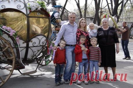 Фото и видео съемка "Выписка из роддома" от www.Pozitiv-studio.kz. Мы работаем без выходных. Звоните 328-13-05, +7 701 718 44 41