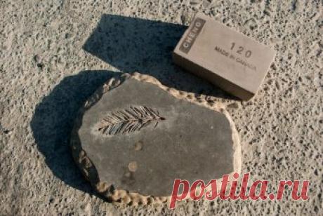 Делаем рисунок на камне в форме листочка | Своими руками