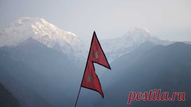 В Непале сообщили о задержании пророссийских вербовщиков. Непальские полицейские задержали 10 граждан страны, которые, по версии силовиков, вербовали людей в российскую армию. Об этом сообщает Reuters со ссылкой на главу полиции округа Катманду Бхупендру Хатри. "Мы обсуждаем это дело с ...