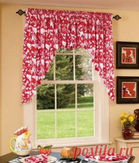 Занавеска Каскад на кухню. 
Предлагаем вашему вниманию замечательную штору на кухню. Очень хороша для тех, кто хочет научиться шить. 
На фото занавеска "Каскад". Назвали ее так, потому что она легко струится из под потолка кухни, придавая ей изящное достоинство. 
Если вы посмотрите на конструкцию, то увидите, что это практически прямой кусок, в середине которого всего лишь вырезана полуокружность. 
В приведенных ниже расчетах окно размером: высота - 150см, ширина - 130 см....