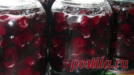 Вкусная консервированная вишня в желе. Рекомендую попробовать, нежнее варенья, ягоды на вкус как свежие. Самый лучший вишневый дерет к чаю.
Для этой заготовки, впрочем как и для других, нужно использовать только свежие ягоды. Лучше, конечно если у Вас есть собственный сад, Вы сможете взять только сорванные вишни.
На 1 кг. вишни.
700 г сахарного песка,
2 ст. л. быстрорастворимого желатина
Удалите у вишни хвостики и залейте на пару часов ягоды холодной водой. Это поможет Вам...
