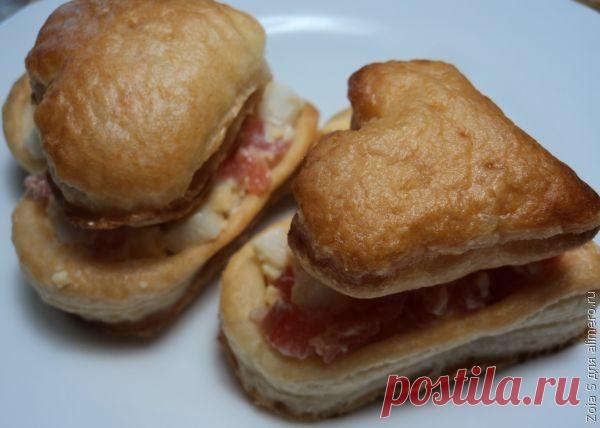 👌 Тарталетки со слабосоленой семгой, рецепты с фото Захотелось мне сегодня приготовить тарталетки. Но не простые, а золотые. Шучу! Просто необычной формы — в виде сердечек. Казалось бы, как можно сделать их такой формы? Все очень пр...