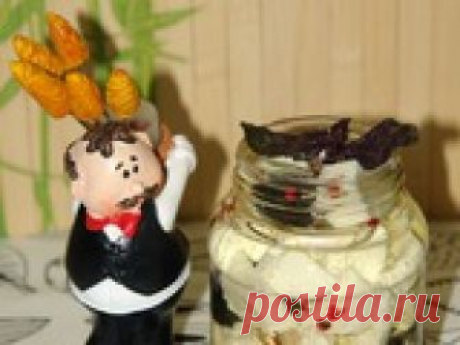 Обалденная закуска к Новому году. Срочно всем готовить очень вкусную, необычную, обалденную закуску. Расскажу и покажу несколько вариантов Маринованного сыра Базовый рецепт такой: Сыр твердый - 250 г...