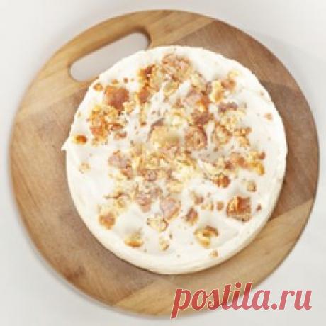 Торт «мимоза» Приготовим бисквит. Растираем в миксере насадкой «лопатка» 3 яйца и 2 ст. л. сахара. Соединяем 3 ст. л. муки и 1 ч. л. разрыхлителя, просеиваем в дежу миксера, и всё объединяем. Добавляем в тесто йогурт, цедру 1 лимона, всё соединяем. Затем вводим 1/2 ст. л. оливкового масла, всё вымешиваем.