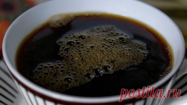 Болезни, при которых просто НЕОБХОДИМО пить кофе!

Он становится практически лекарством!

60% взрослого поколения людей пьют кофе. Это примерно в среднем одна чашка кофе ежедневно. И к тому же многие думают, что кофе очень вреден и не задумываются о реальной пользе для организма человека.

Понятное дело, не нужно пить кофе в неограниченных количествах. Но многие люди не подозревают, какую пользу несут 2-4 чашечки в день хорошего кофе!

Оказалось, что кофе борется с сахарны...