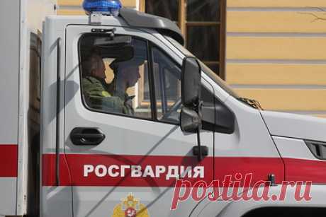 Росгвардейца отдали под суд за случайное убийство мужчины при задержании. В Иркутске завершено расследование уголовного дела против сотрудника регионального управления Росгвардии, который избил защитным шлемом местного жителя и затем случайно застрелил его при задержании. Уголовное дело направлено в суд для рассмотрения по существу. Преступление произошло ночью 1 мая у клуба «Дикая лошадь».