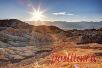 Почему запрещено посещать индийскую долину семи смертей В Индии, самой северной ее части, прямо у подножия Гималаев, расположено горное ущелье, пугающее местных жителей. Люди перестали туда ходить, а приезжим не рассказывают точное месторасположение таинст...