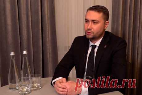 Глава украинской военной разведки признался в сожительстве с россиянином. Главный военный разведчик министерства обороны Украины жил в одной квартире с гражданином России Александром Гогилашвили. До недавнего времени Гогилашвили был заместителем министра внутренних дел Украины, однако был уволен со своего поста после того, как отказался показать документы на блокпосту в Донбассе.