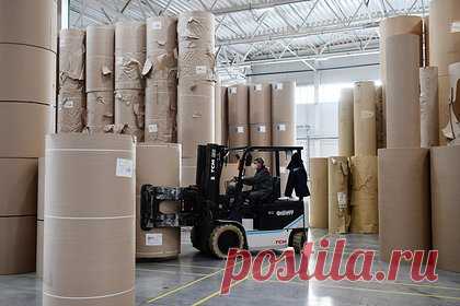 В России резко подорожал картон. С начала октября в России начали резко расти цены на картон. Только за первую неделю стоимость основных марок выросла на 8,5-14,8 процента, далее подорожание продолжилось, хоть и меньшими темпами. Причиной такой динамики стали введенные с 1 октября курсовые пошлины для ряда отраслей экономики.