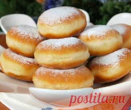 «Нежнейшие» пончики к семейному чаепитию - Вкусные рецепты - медиаплатформа МирТесен Тают во рту! Ингредиенты: мука — столько, что бы тесто не липло к рукамсахар — 3 ст.л.яйца — 2 штмолоко — 500 мл.масло или маргарин — 125 гр.соль — 1.5 ч.л.вода теплая — 0.5 стакана. Приготовление: Смешать молоко и воду, немного нагреваем, добавляем сахар и