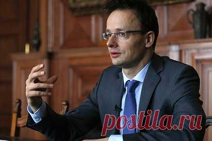 В МИД Венгрии отреагировали на план ЕС о новом пакете санкций анекдотом. Глава МИД Венгрии Петер Сийярто прокомментировал планы Евросоюза (ЕС) ввести новый пакет антироссийских санкций анекдотом. Его слова приводит РИА Новости. Глава МИД страны подчеркнул, что санкции ЕС потерпели фиаско — «и это не политическая позиция, а констатация факта».