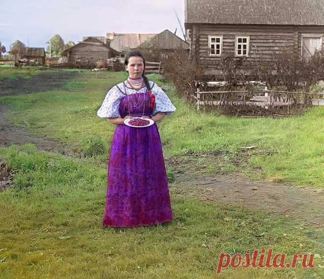У богатого  брата  была  бедная  сестра.  Жила  тем  что  
продавала  молоко  и  овощи  с  огорода.  Летом  торговала  у  дороги  
грибами  и  ягодами.   Брат  стыдился  сестры,  не  звал  ее  в  город, 
 в свой  богатый  дом,  а  она  все  время  передавала  ему  подарки,  
то  что  сама  приготовила !!!   Прошло  много  лет---кинули компаньоны 
брата  с  бизнесом,  жена  ушла  к другому,  сын  стал  наркоманом, 
квартиру  забрал  банк !!!!  Вспомнил  брат  сестру---поеха...