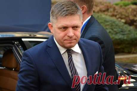 Бывший премьер Словакии раскритиковал поставки оружия ВСУ. Бывший премьер Словакии, глава крупной оппозиционной партии Smer Роберт Фицо заявил, что передача оружия Вооруженными силам Украины (ВСУ) приносит только убийства. «Вооружение Украины не приносит ничего, кроме убийств», — сказал он. Политик призвал к немедленному проведению мирных переговоров.