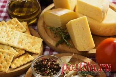 Как научиться разбираться в сырах и не нарваться на плохой продукт А вы знали, что сыр появился раньше письменности? И с тех пор миллионы людей по всему миру не могут представить без него свою жизнь. Но, к сожалению, не все знают, как отличить сыры друг от друга, с ч...