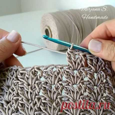 Love this stitch ... 💕💕👜👜
.
.
.
#video #crochetvideo #crochetbag #tutorial  #crochettutorial #videotutorial  #stitch #stitchvideo #stitchtutorial #puntotutorial #handmade #cord #design #fishingcord #crochetaddict #inspiration  #crochetinspiration #instatutorial #instavideo #haken #häkeln #uncinetto #videouncinetto #kukičanje