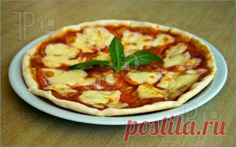 Pizza Margarita Picture. Stock Picture at FeaturePics.com