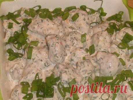 Мясо в пикантном соусе

Ингредиенты:

Свинина-300 гр.
Мясо нарезать небольшими кусочками,отварить с добавлением специй.

Соус:
1 стол.л. майонеза,
1 стол.л. аджики(жгучей),
0.5 ч.л. горчицы,
зелень,свежемолот. перец,
чеснок-3 зубчика(измельчить)

Приготовление:

Для соуса всё соединить,добавить мясо(горячее),перемешать,накрыть крышкой.Дать настояться.Я делала с вечера,на ночь убирала в холодильник.

Приятного аппетита!