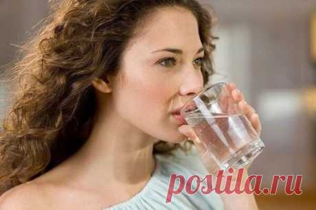 Какую воду пить
Статья основана, в основном, на рекомендациях, взятых из книги И.П. и Л.С.
Неумывакиных «Эндоэкология здоровья».
Как можно очистить воду?
    На 1 л обычной воды добавьте по 1-2 ч. ложки яблочного уксуса, меда и 3-5 капель йода. Микробы погибают через несколько минут.
    В воду положите измельченный кремень. 10-15 г кремния на 3-5 л воды – вода станет живой, чистой через 5-7 дней и пить ее по 1 стакану перед едой до 1-1,5 л в день. Со временем на поверхнос...