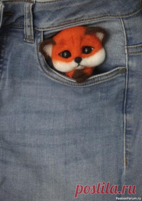 Брошь из шерсти лисичка на кармашке | Валяние. Работы пользователей.