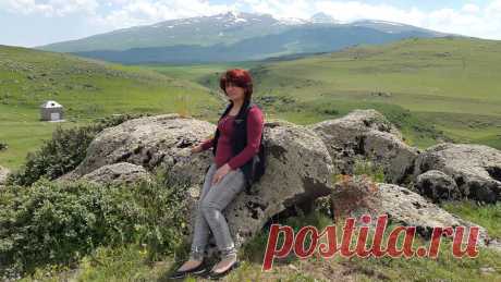 Մերոնցով.....
Այս Եդեմական բնաշխարհի գրկում հոգեպես կտրվելով աշխարհիկ առօրյա հոգսերից, վերերկրային թևեր առնելով,ոչ միայն միտքդ,այլև հուզմունք ապրող ողջ զգայական աշխարհդ է վերերկրային տիրույթ տեղափոխվում:
Ինձ այն ծաղկաբույր լեռներն են տանում
Այն բարձունքներն են ինձ տանում կրկին,
Ուր մարդն ամպերին վերից է նայում,
Վերից է նայում արծվի ճախրանքին։