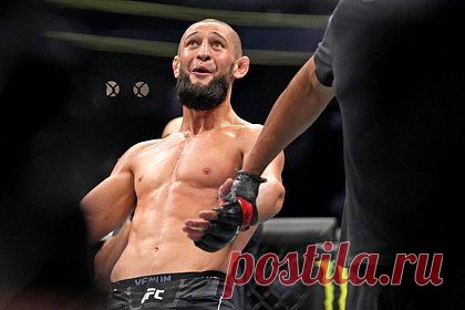 Чимаев потроллил Перейру и Масвидаля. Шведский боец смешанного стиля (MMA) Хамзат Чимаев потроллил бразильца Алекса Перейру и американца Хорхе Масвидаля. «Алекс, Хорхе, хорошая ночь для вас обоих», — написал Чимаев. Ранее 9 апреля на турнире UFC 287 Перейра потерпел поражение от Исраэлю Адесаньи, а Масвидаль проиграл Гилберту Бернсу.