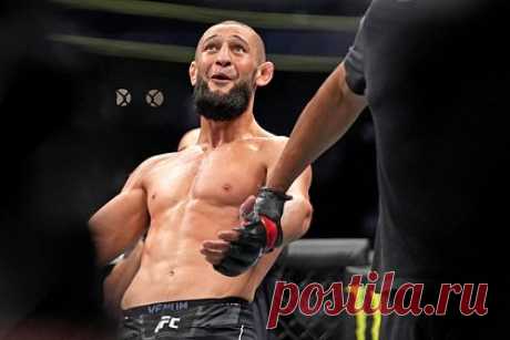 Чимаев потроллил Перейру и Масвидаля. Шведский боец смешанного стиля (MMA) Хамзат Чимаев потроллил бразильца Алекса Перейру и американца Хорхе Масвидаля. «Алекс, Хорхе, хорошая ночь для вас обоих», — написал Чимаев. Ранее 9 апреля на турнире UFC 287 Перейра потерпел поражение от Исраэлю Адесаньи, а Масвидаль проиграл Гилберту Бернсу.