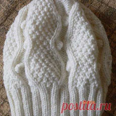 Шапка в комплекте со снудом. 
Дизайн @dolbnina , связано мной по её МК.

#dolbninapatterns