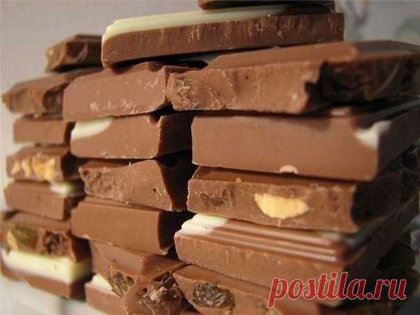 Домашний шоколад
Каллорийность на 100г меньше 200ккал

какао - 5ст.л. 
сливочное масло - 50г. 
сахар – 6-8ст.л. 
мука - 1ч.л. 
молоко - 5ст.л. 
ванильный сахар – 1/4ч.л. 
молотые орехи или другие орехи по вкусу и по желанию 

1. Смешайте какао и сахар. Добавьте 1ст.л. молока и размешайте до однородной массы. Влейте оставшееся молоко. Поставьте кастрюлю на средний огонь и доведите до кипения, непрерывно помешивая. 
2. После того как какао закипело, добавьте сливочное масло,...
