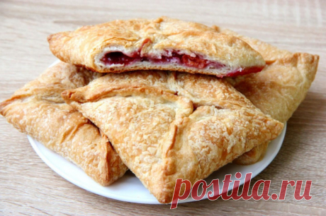 Слойки с замороженной вишней рецепт с фото пошагово - 1000.menu