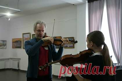 Музыканты проведут мастер-классы для учеников детских музыкальных школ Казани. Музыканты России, участники X фестиваля L'arte del Arco проведут мастер классы для учеников детских музыкальных школ Казани, Республика Татарстан. 14 марта детей ждут мастер-классы от первого концертмейстера группы виолончелей оркестра Большого театра России Петра Кондрашина и японской скрипачки Кокоро Имагавы.