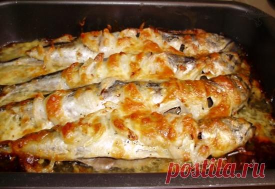 Скумбрия, запеченная с майонезом и сыром