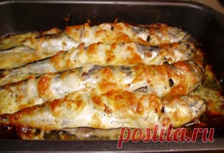 Скумбрия, запеченная с майонезом и сыром