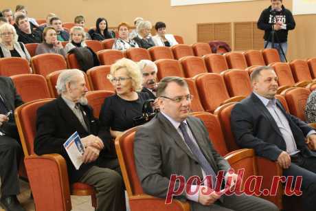 Перед  началом  выступлений  кандидатов.