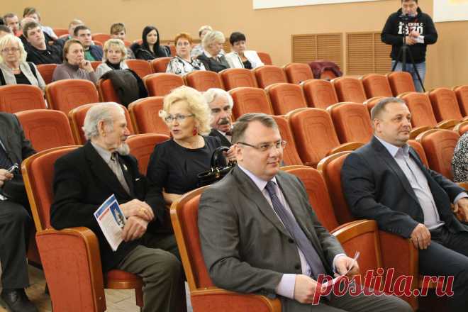 Перед  началом  выступлений  кандидатов.