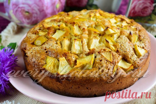 Шарлотка на сметане пышная с яблоками в духовке