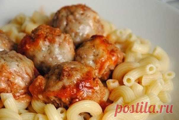 Мясные фрикадельки с сыром, запеченные в томатном соусе