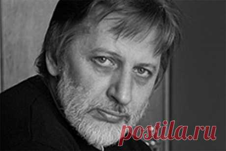 Умер бывший худрук театра «Мастеровые» Валентин Ярюхин. Скончался бывший художественный руководитель русского драматического театра «Мастеровые» Валентин Ярюхин. Деятель культуры умер на 71-м году жизни. Причина его смерти в некрологе учреждения культуры не называется. Известно, что Ярюхин служил режиссером-постановщиком и худруком учреждения по 2011 год.