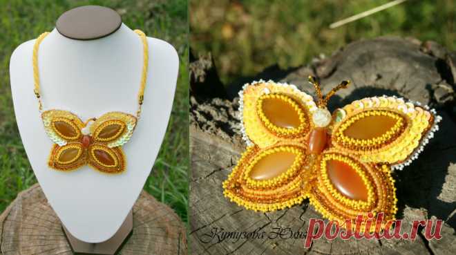 Яркая и солнечная брошь выполнена из агатов, а также чешского и японского бисера. Техника вышивки бисером в сочетании с бисероплетением и массивными камнями позволяет создать непередаваемую фактуру. А желтые и оранжевые оттенки заряжают энергией и дарят только самые положительные эмоции. 
Брошь довольно больших  размеров (около 11х7 см),