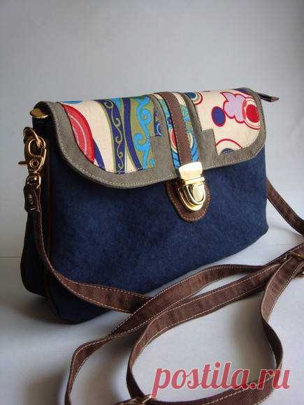 Bolsa Dupla Color - Azul no Elo7 | Sonoe BAG (231100) Esta bolsa possui divisória e alça removível. Pode se transformar em carteira, bolsa de ombro ou transversal.
Ela é feita de lona estonada e detalhe da tampa em tecido de algodão.
