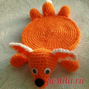 Вяжем крючком яркую подставку под кружку «Лисенок»