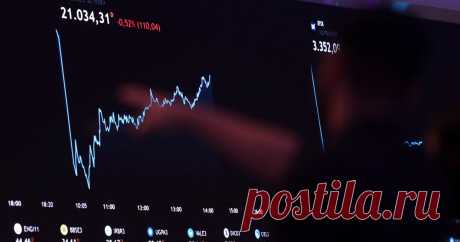 ФОНДОВАЯ БИРЖА: структура, функции и принципы работы Рассказываем простыми словами, в чем суть фондовой биржи и что это такое. Объясняем, как работают российские и мировые фондовые биржи, как на них проходят реальные торги акциями и другими ценными бумагами, в проекте Финансы Mail.