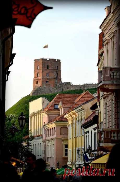 Vilnius - la tour de Gediminas  |   Pinterest • Всемирный каталог идей