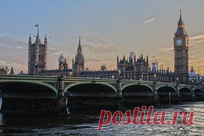 Британия откажется от «золотых виз». Британия решила отказаться от выдачи «золотых виз» — виз инвестора. Как рассказали соратники главы МВД Британии Прити Патель, она собирается отменить визы инвестора на фоне опасений, что они могут использоваться для отмывания денег. Чиновники из правительства также подтвердили эти планы.